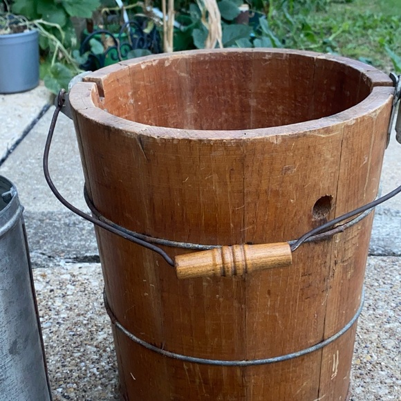 Vintage White Mountain Wooden Ice Cream Maker with Silver Accents - Picture 10 of 14